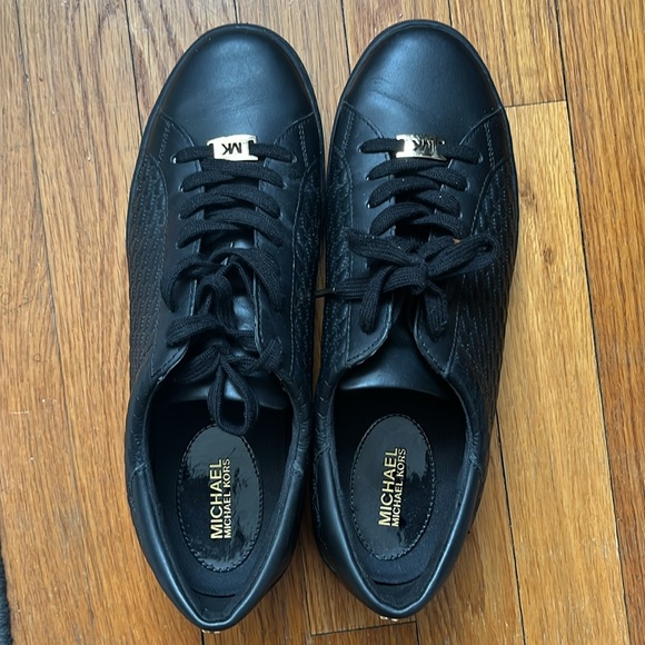 Michael Kors casual shoe sneakers. Worn maybe 3 times. No scuffs - Picture 2 of 8